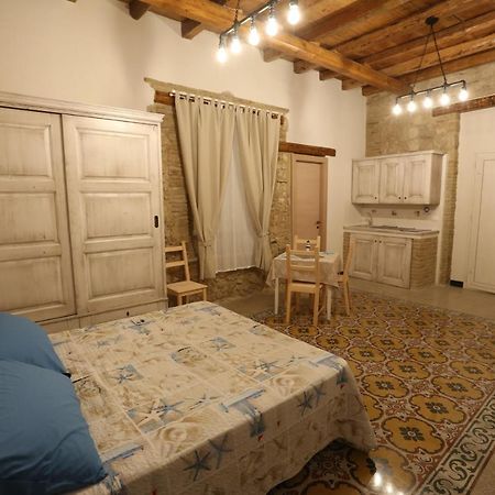Antica Dimora Dell'Ammiraglio Aparthotel ลิกาตา ภายนอก รูปภาพ